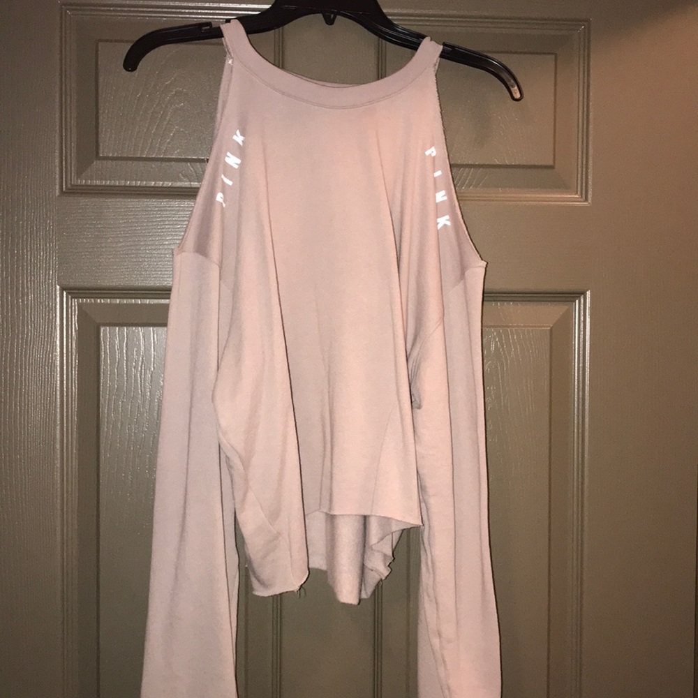 VS SHOULDER CUTOUT CROP TOP